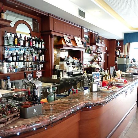 Hotel Grazia Deledda サッサリ エクステリア 写真