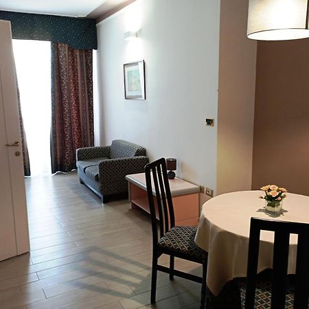 Hotel Grazia Deledda サッサリ エクステリア 写真