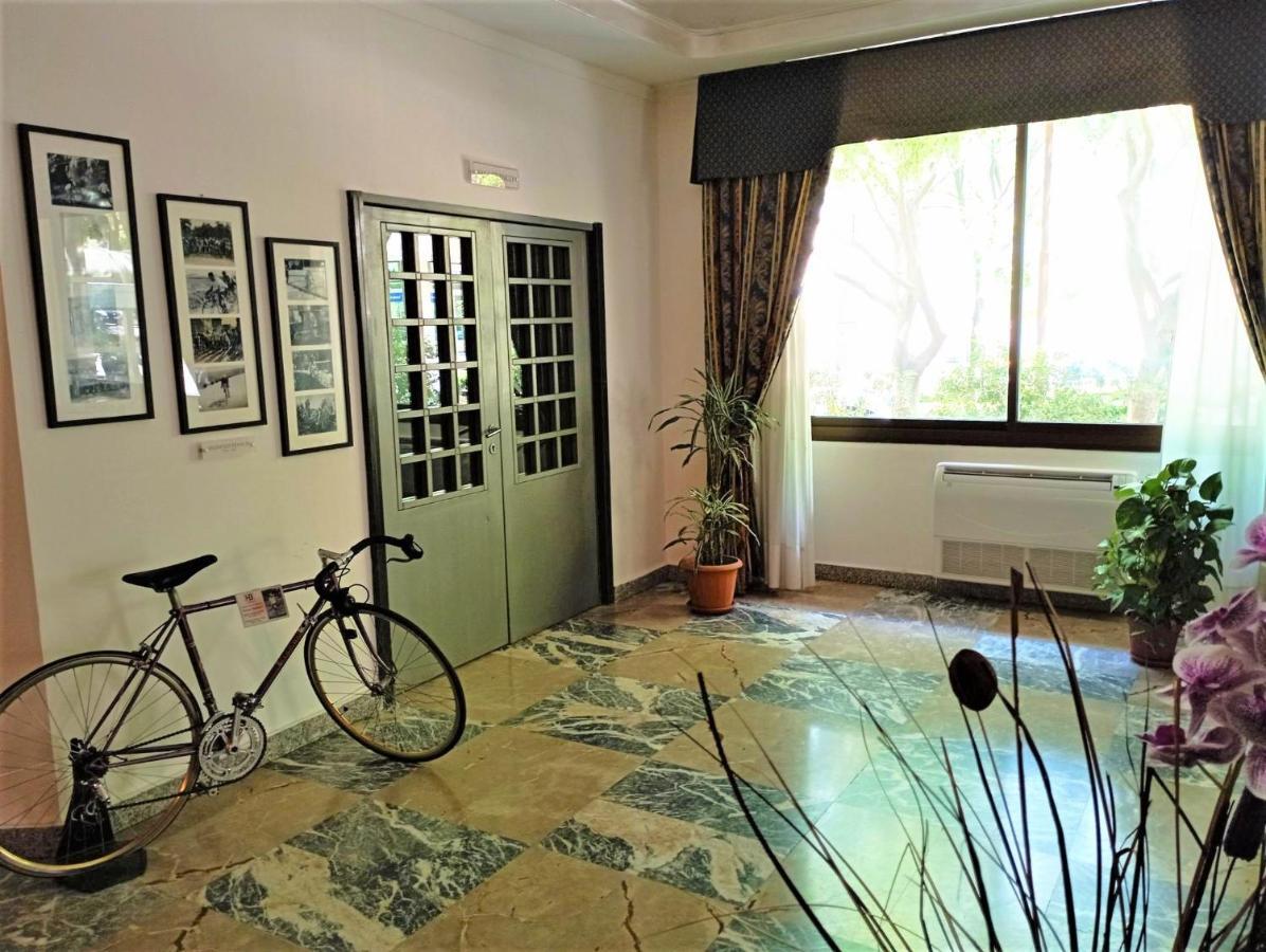Hotel Grazia Deledda サッサリ エクステリア 写真