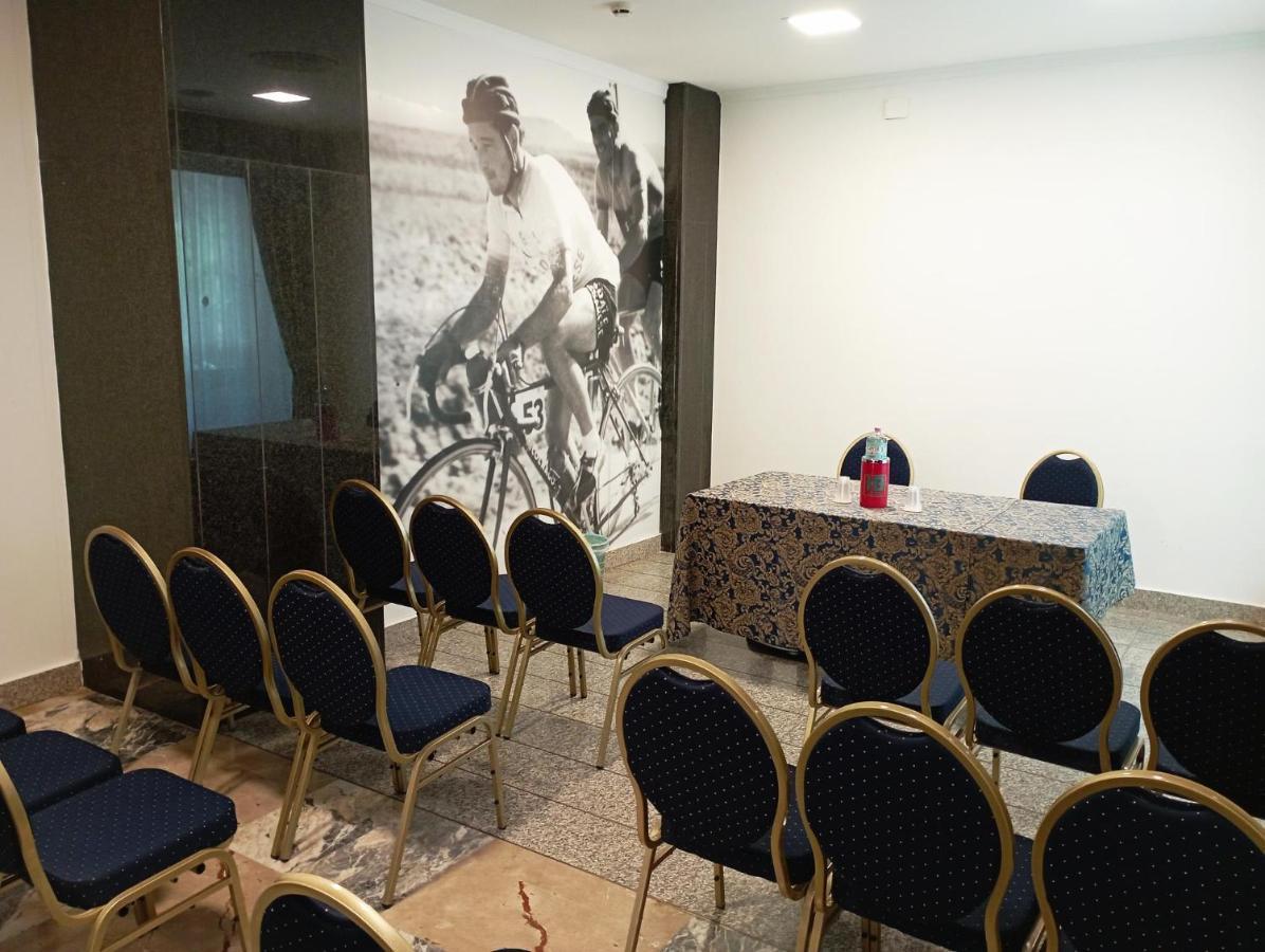 Hotel Grazia Deledda サッサリ エクステリア 写真