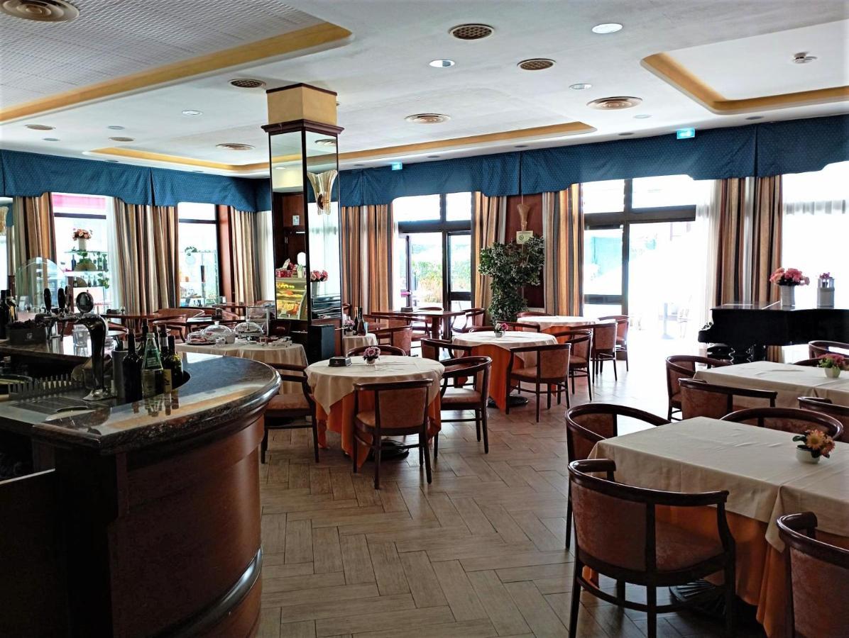 Hotel Grazia Deledda サッサリ エクステリア 写真