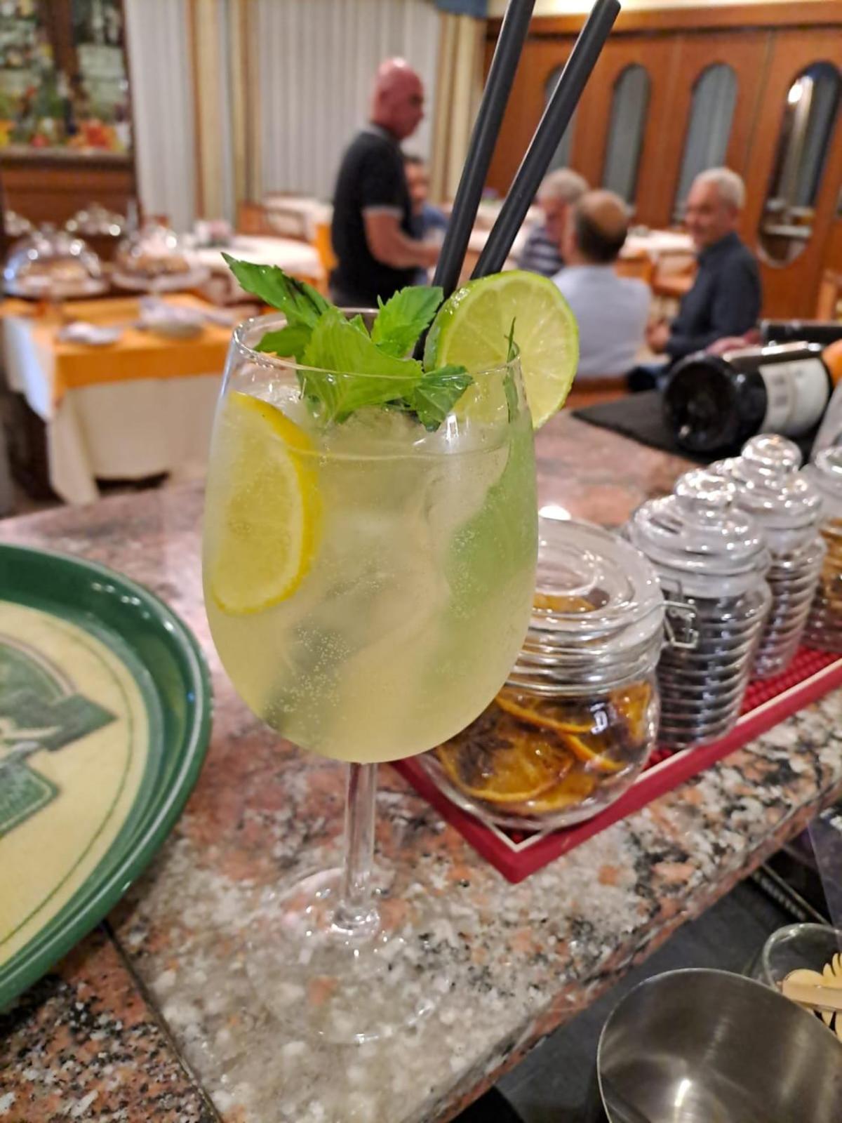 Hotel Grazia Deledda サッサリ エクステリア 写真