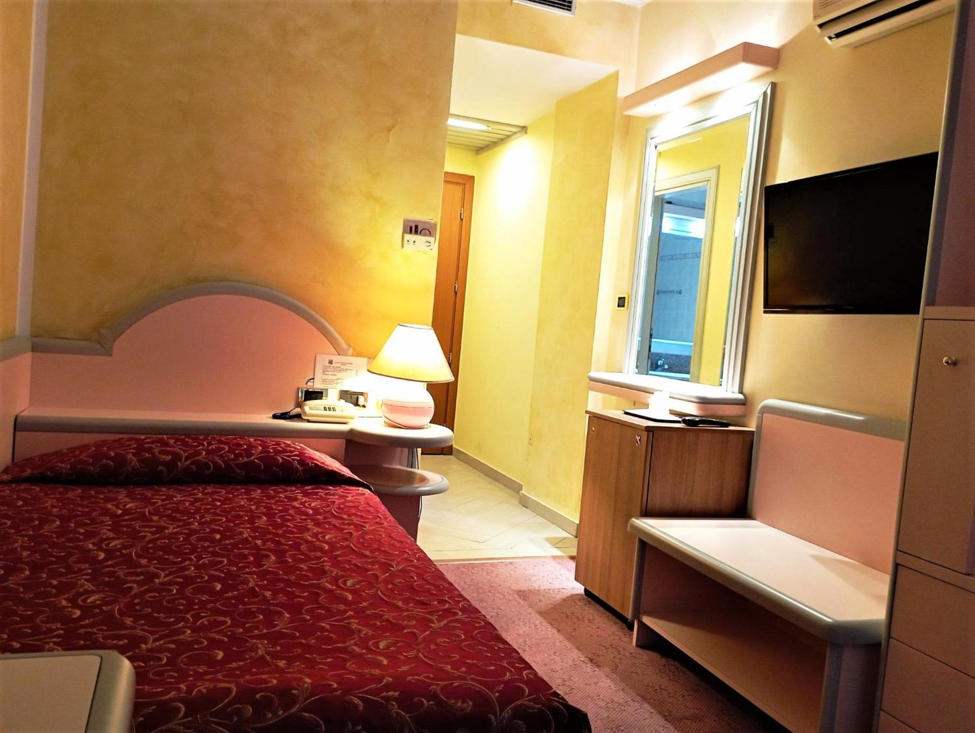 Hotel Grazia Deledda サッサリ エクステリア 写真