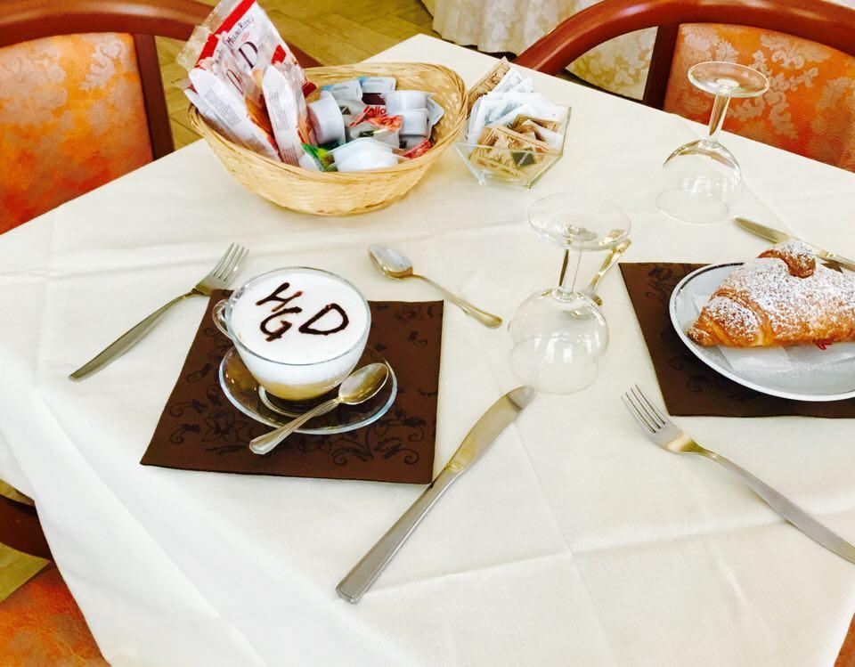 Hotel Grazia Deledda サッサリ エクステリア 写真
